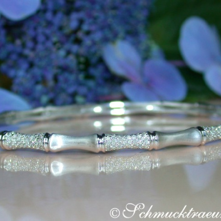 Diamanten Armreif im Bambus Design