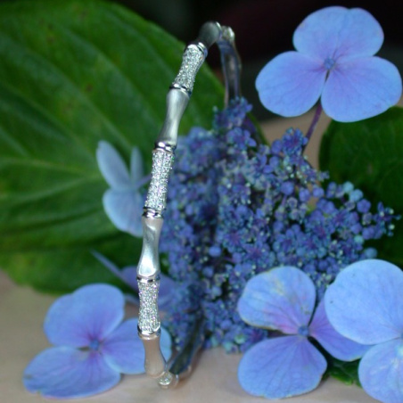 Diamanten Armreif im Bambus Design