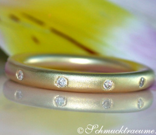 Enchanting Diamond "Starry Sky" Band in Yellow Gold