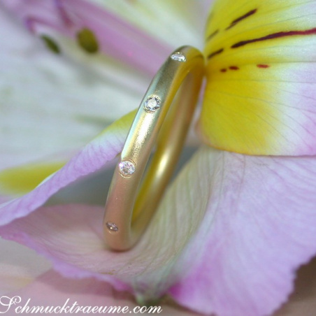 Enchanting Diamond "Starry Sky" Band in Yellow Gold