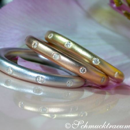 Enchanting Diamond "Starry Sky" Band in Yellow Gold