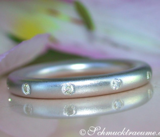 Enchanting Diamond "Starry Sky" Band in White gold