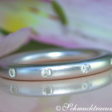 Enchanting Diamond "Starry Sky" Band in White gold