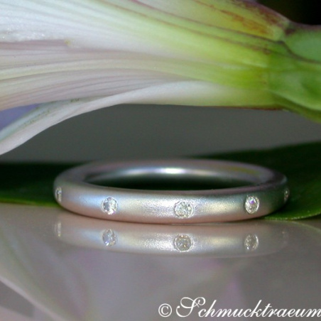 Enchanting Diamond "Starry Sky" Band in White gold