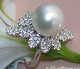 Excellent Southsea Pearl Ring with Diamonds (14 - 15 mm)