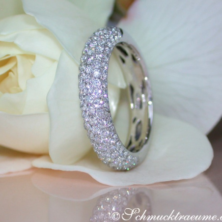 Picture Perfect Diamond Pavé Ring in White gold