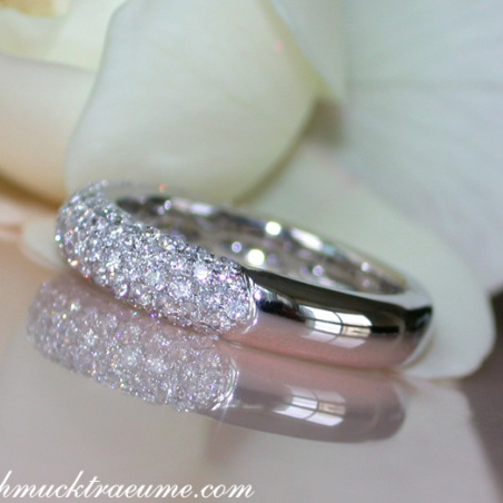 Picture Perfect Diamond Pavé Ring in White gold