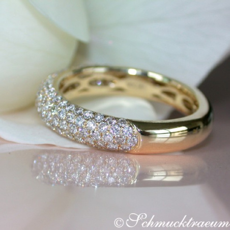 Picture Perfect Diamond Pavé Ring in Yellow gold