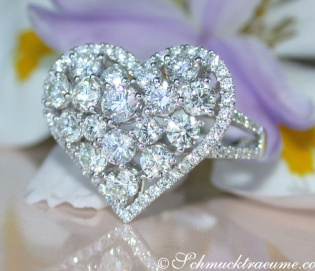 Exquisite Diamond Heart Ring
