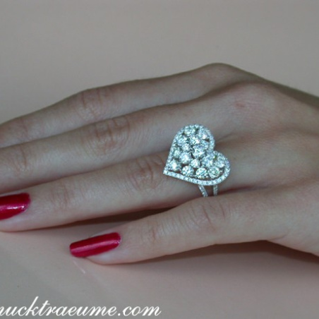 Exquisite Diamond Heart Ring