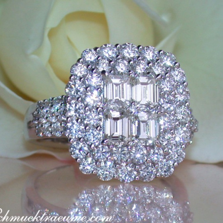 Exquisite Diamond Ring with Flawless Diamonds