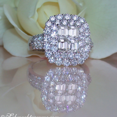 Exquisite Diamond Ring with Flawless Diamonds