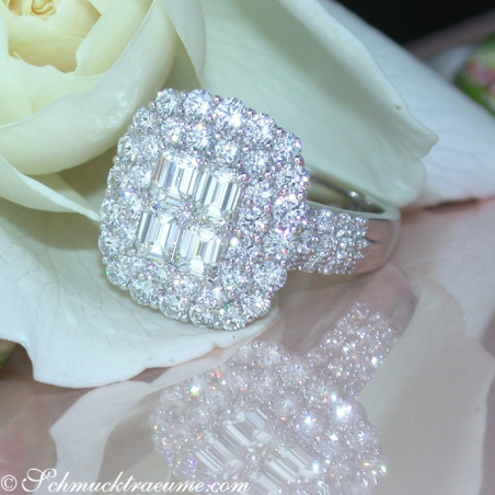 Exquisite Diamond Ring with Flawless Diamonds