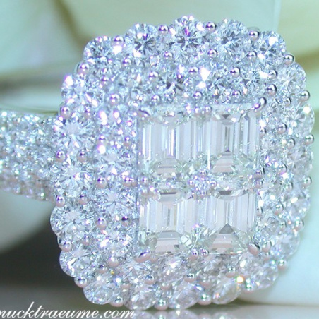 Exquisite Diamond Ring with Flawless Diamonds