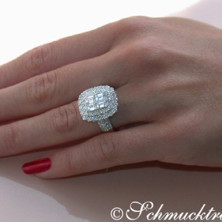 Exquisite Diamond Ring with Flawless Diamonds