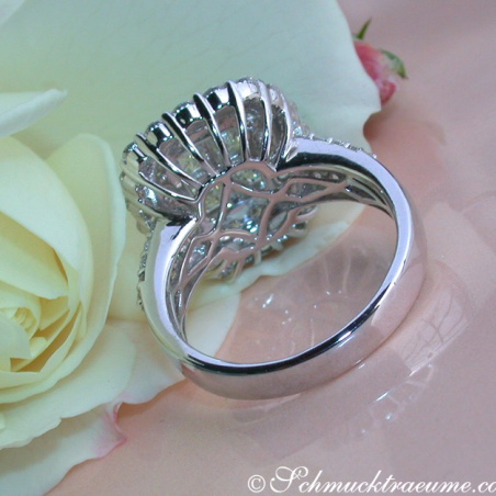 Exquisite Diamond Ring with Flawless Diamonds