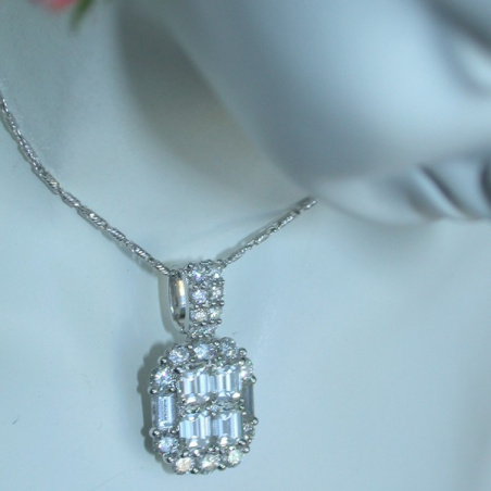 Exquisite Diamond Pendant with Flawless Diamonds