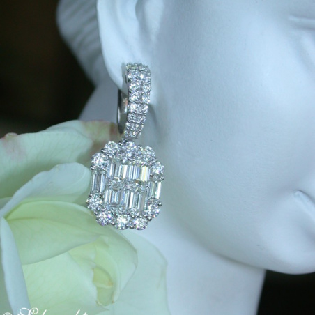 Exquisite Diamond Earrings with Flawless Diamonds