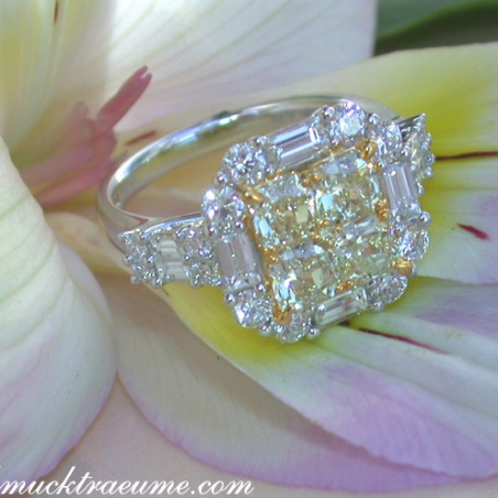 Glorious White & Yellow Diamond Ring