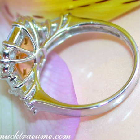 Glorious White & Yellow Diamond Ring