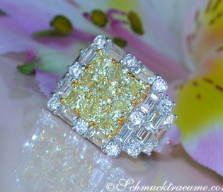 Luxurious White & Yellow Diamond Ring