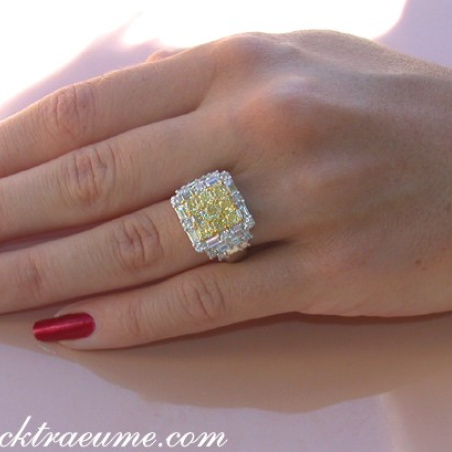 Luxurious White & Yellow Diamond Ring