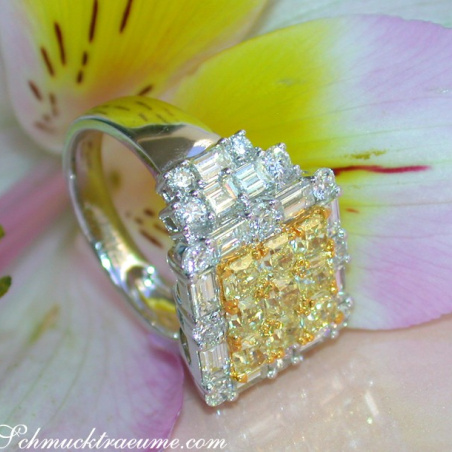 Luxurious White & Yellow Diamond Ring