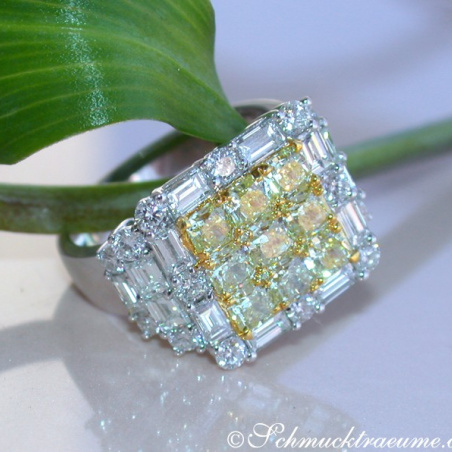Luxurious White & Yellow Diamond Ring