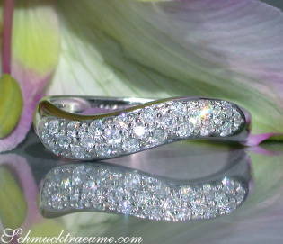 Curved Diamond Pavé Ring
