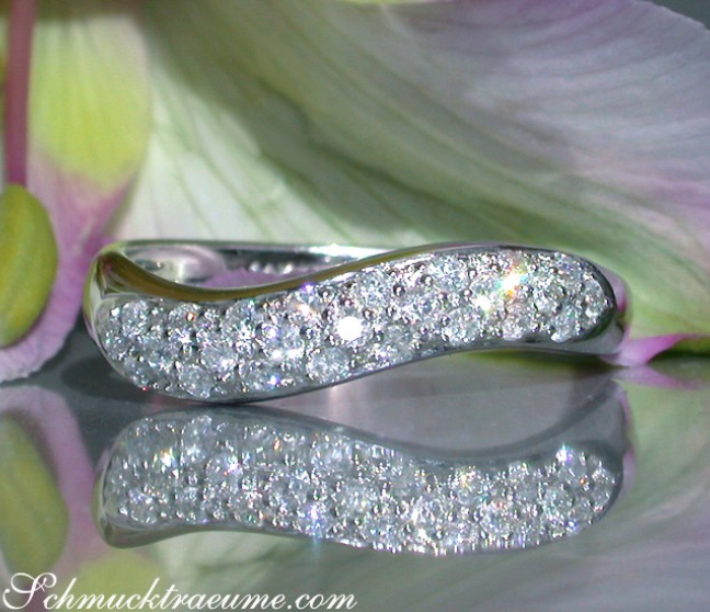 Curved Diamond Pavé Ring