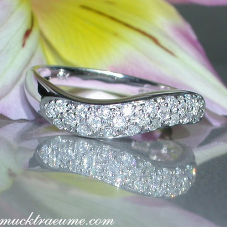 Curved Diamond Pavé Ring