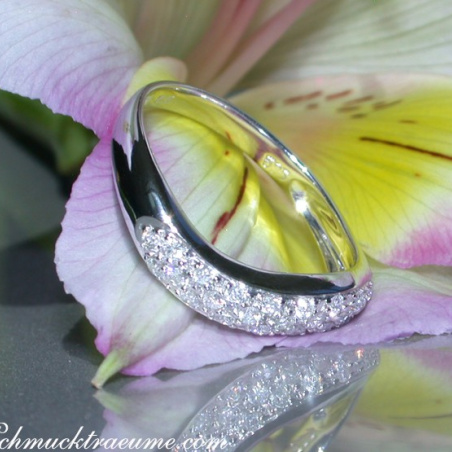 Curved Diamond Pavé Ring