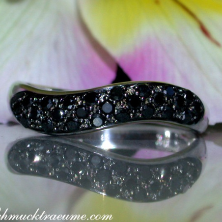 Curved Black Diamond Pavé Ring