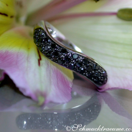 Curved Black Diamond Pavé Ring