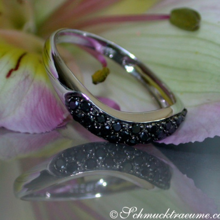 Curved Black Diamond Pavé Ring