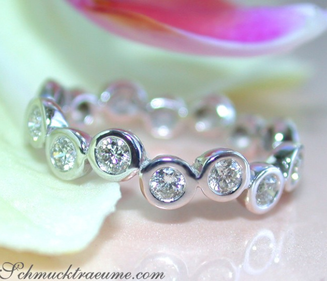 Timeless Diamond Eternity Ring in White gold Timeless Diamond Eternity Ring in White gold