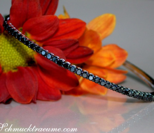 Timeless Bangle with Black Diamonds