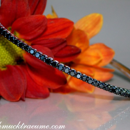 Timeless Bangle with Black Diamonds