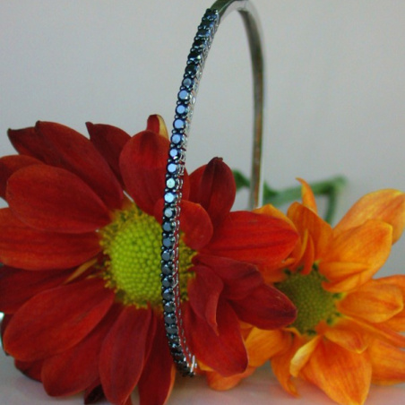 Timeless Bangle with Black Diamonds