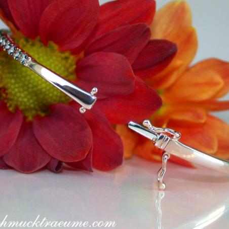 Timeless Bangle with Natural Brown Diamonds