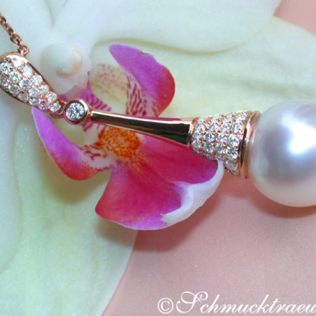 Extravagant Southsea Pearl Pendant with Diamonds in Rose gold