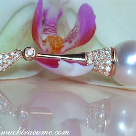 Extravagant Southsea Pearl Pendant with Diamonds in Rose gold