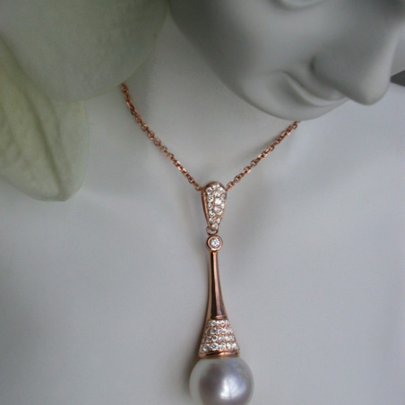 Extravagant Southsea Pearl Pendant with Diamonds in Rose gold
