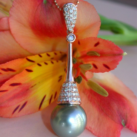 Extravagant Southsea Pearl Pendant with Diamonds