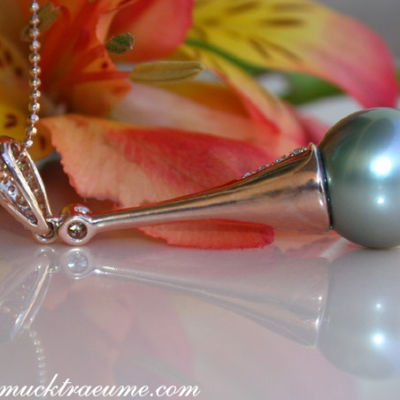 Extravagant Southsea Pearl Pendant with Diamonds