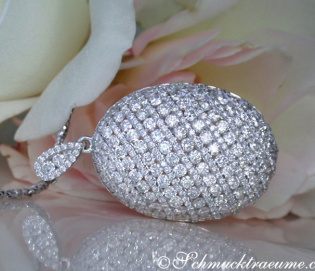 Glorious Diamond Pendant in White gold 18k