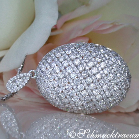 Glorious Diamond Pendant in White gold 18k