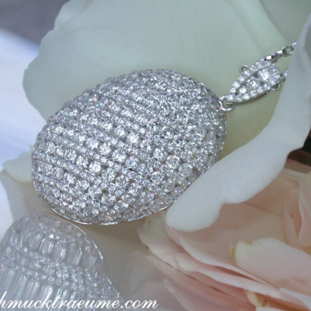 Glorious Diamond Pendant in White gold 18k