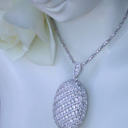 Glorious Diamond Pendant in White gold 18k