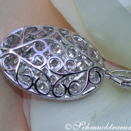 Glorious Diamond Pendant in White gold 18k